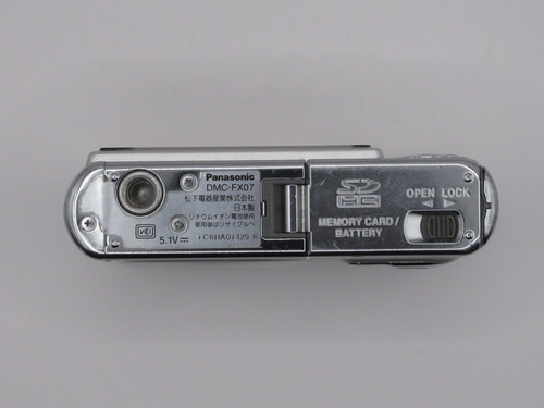 Panasonic LUMIX DMC-FX07 Silver | Japanese Compact Camera