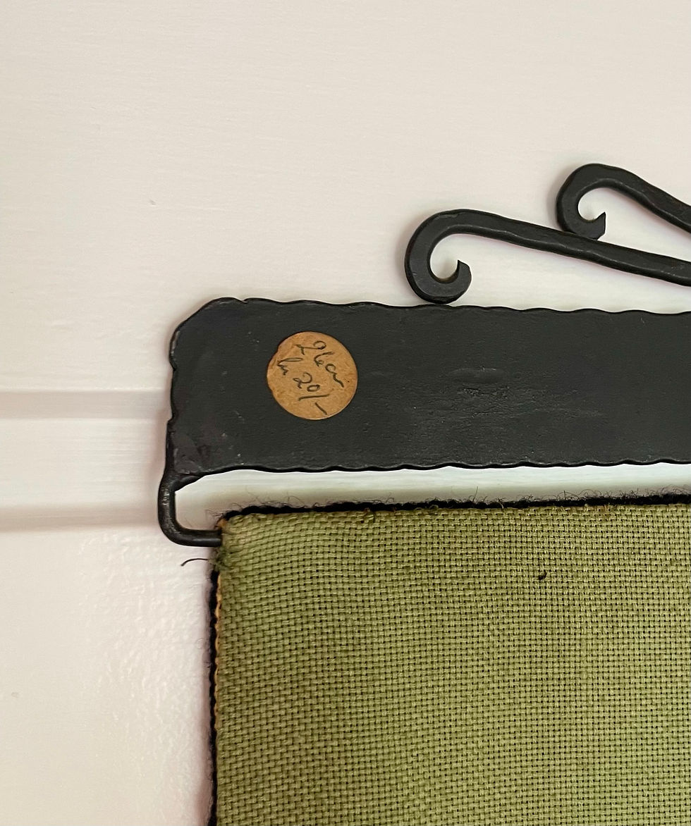 サムネイル： ノルウェーのヴィンテージ手刺繍「Åkle」ベルプル（鉄製マウント付き）