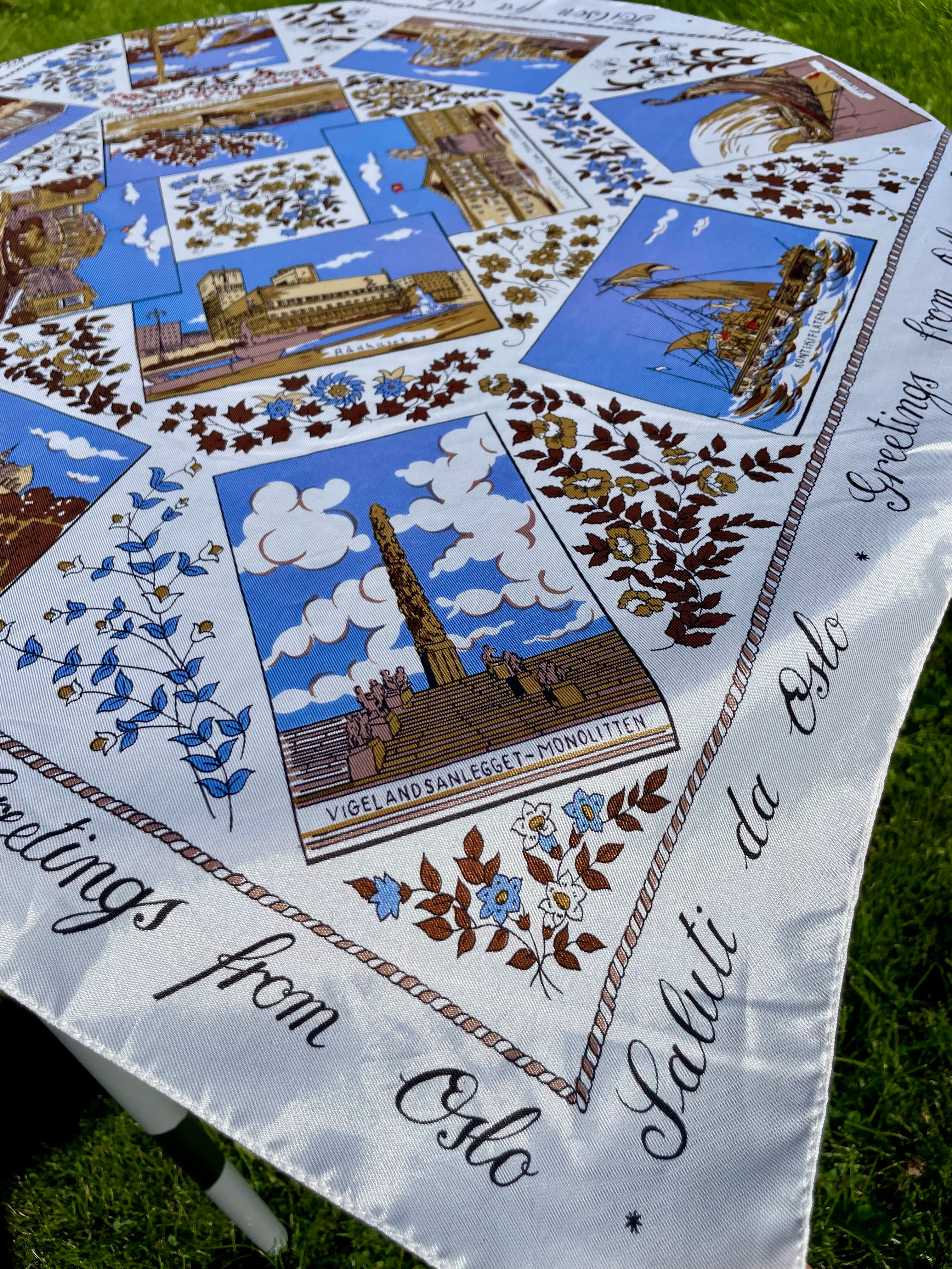 وشاح تذكاري عتيق – “Hilsen fra Norge” (من الستينيات إلى السبعينيات)