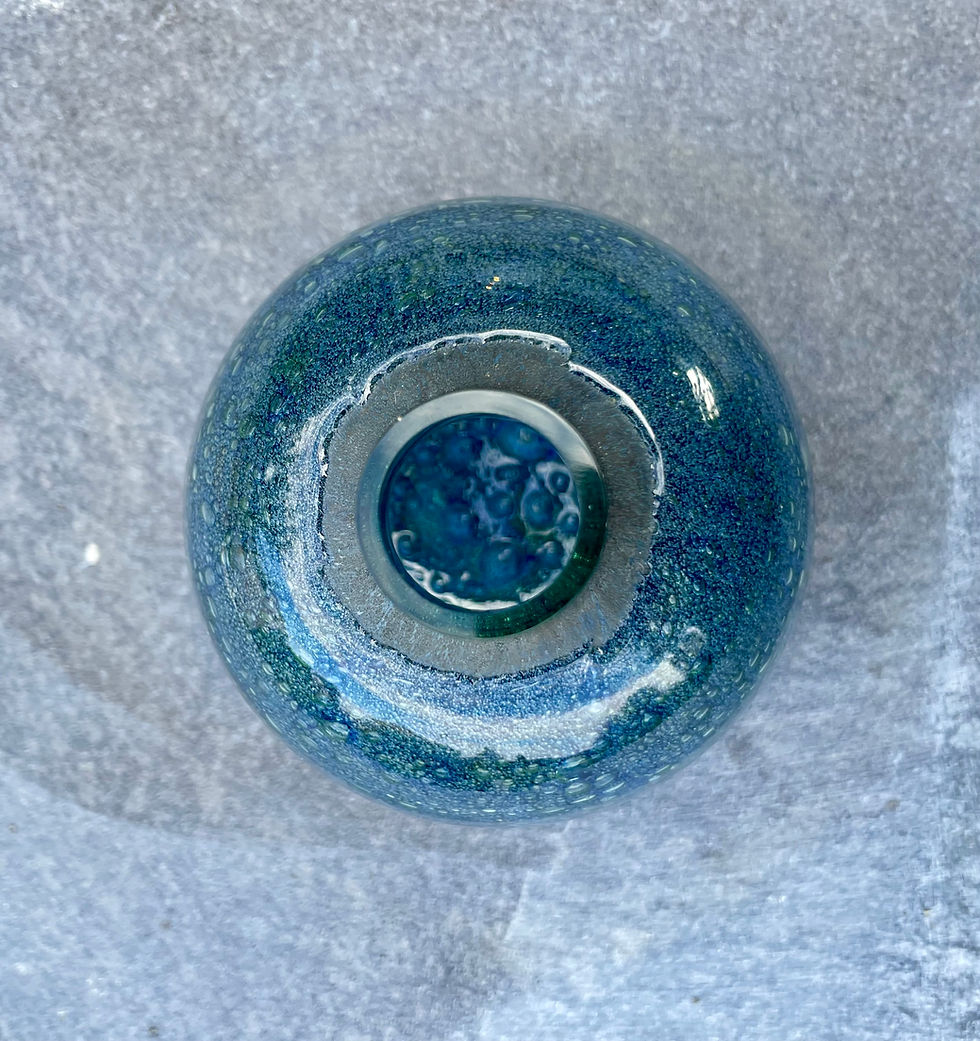 サムネイル： 60s Small spherical “bubble vase” in blue-green glass — iconic design