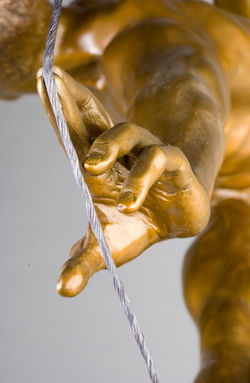 arrow-bronze-sculpture-hand-detail