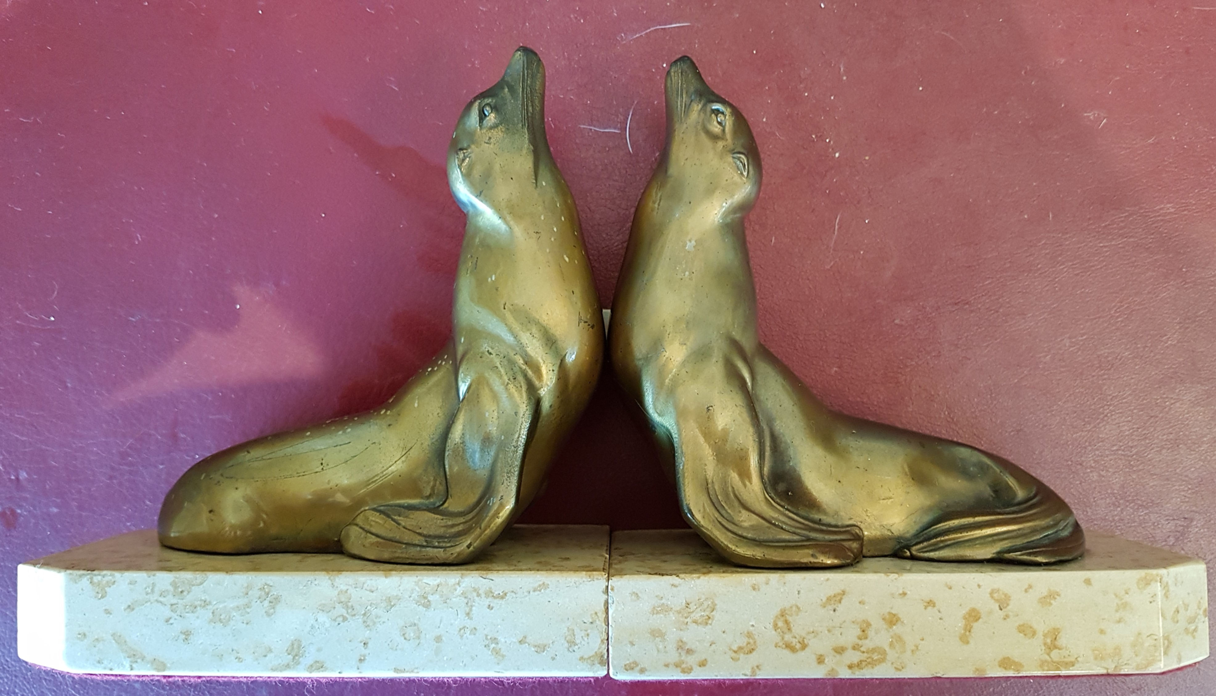 SEAL BOOKENDS. PETIT BRONZE. ART DECO.