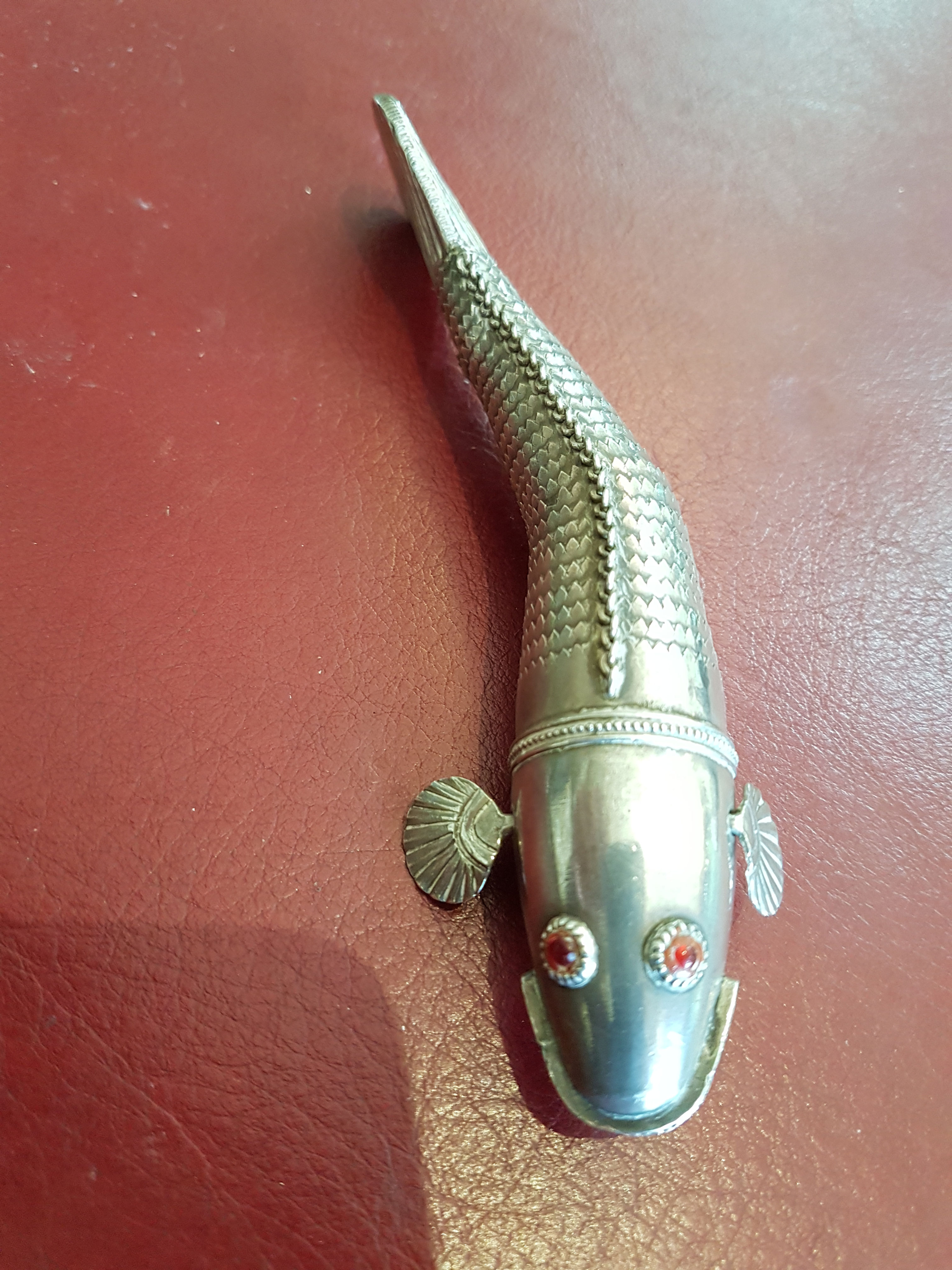 SILVER "MEDINA" ARTICULATED FISH.