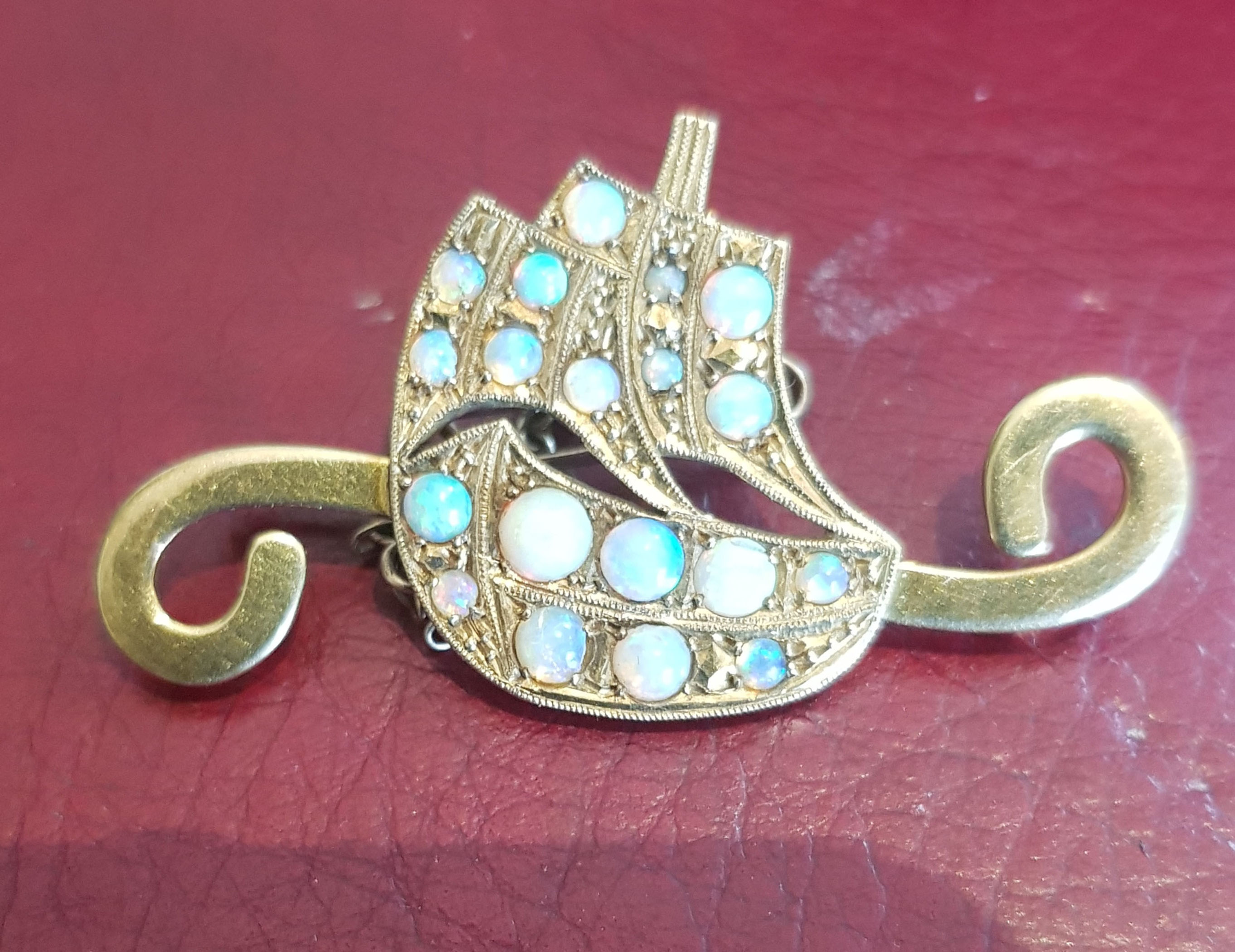 VIKING SHIP BROOCH. 18K GOLD & OPAL BROOCH.