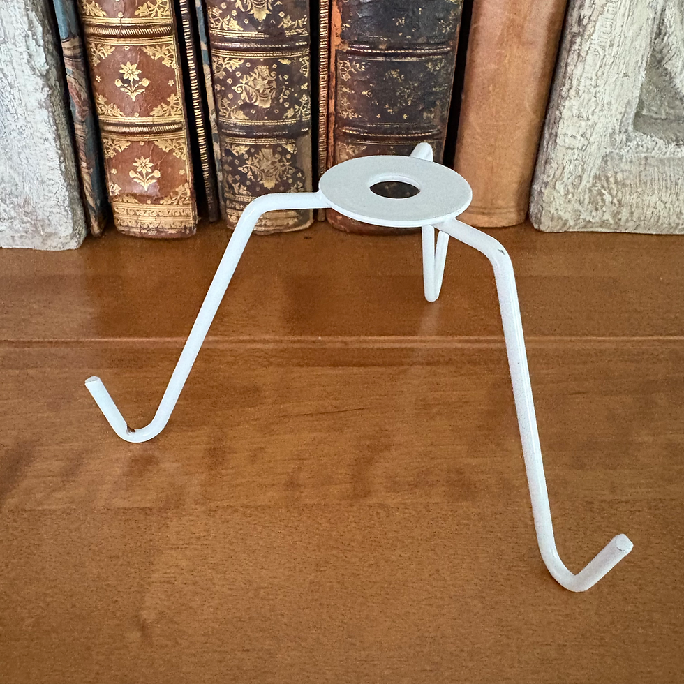Finial spider adapter to convert duplex ring lampshade frames to American harp l