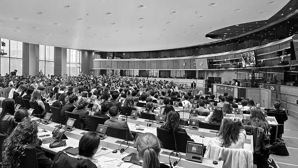 From 7 to 9 October, MUNUCCLE 2026 brought together students from several schools across Europe. On opening day, everything started where delegates first had to go through security, in the same corridors as sitting members of parliament. Accreditation was smooth, the mood was cheerful and buzzing. Schools entered the room one after the other, in a rhythm that felt closer to a diplomatic ceremony than to a school trip.