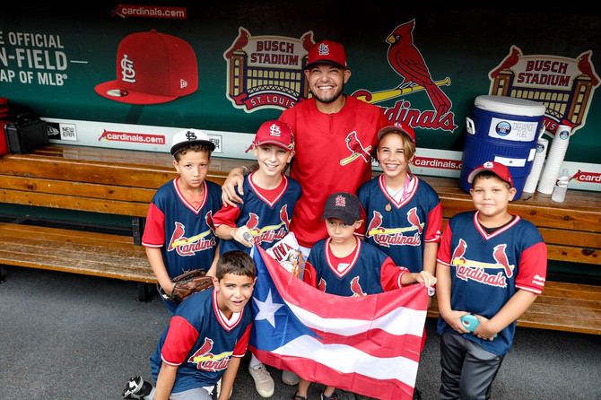 KIDS FROM PUERTO RICO SOCIETY OF ST. LOUIS SPEND TIME WITH THE GOLD GLOVER