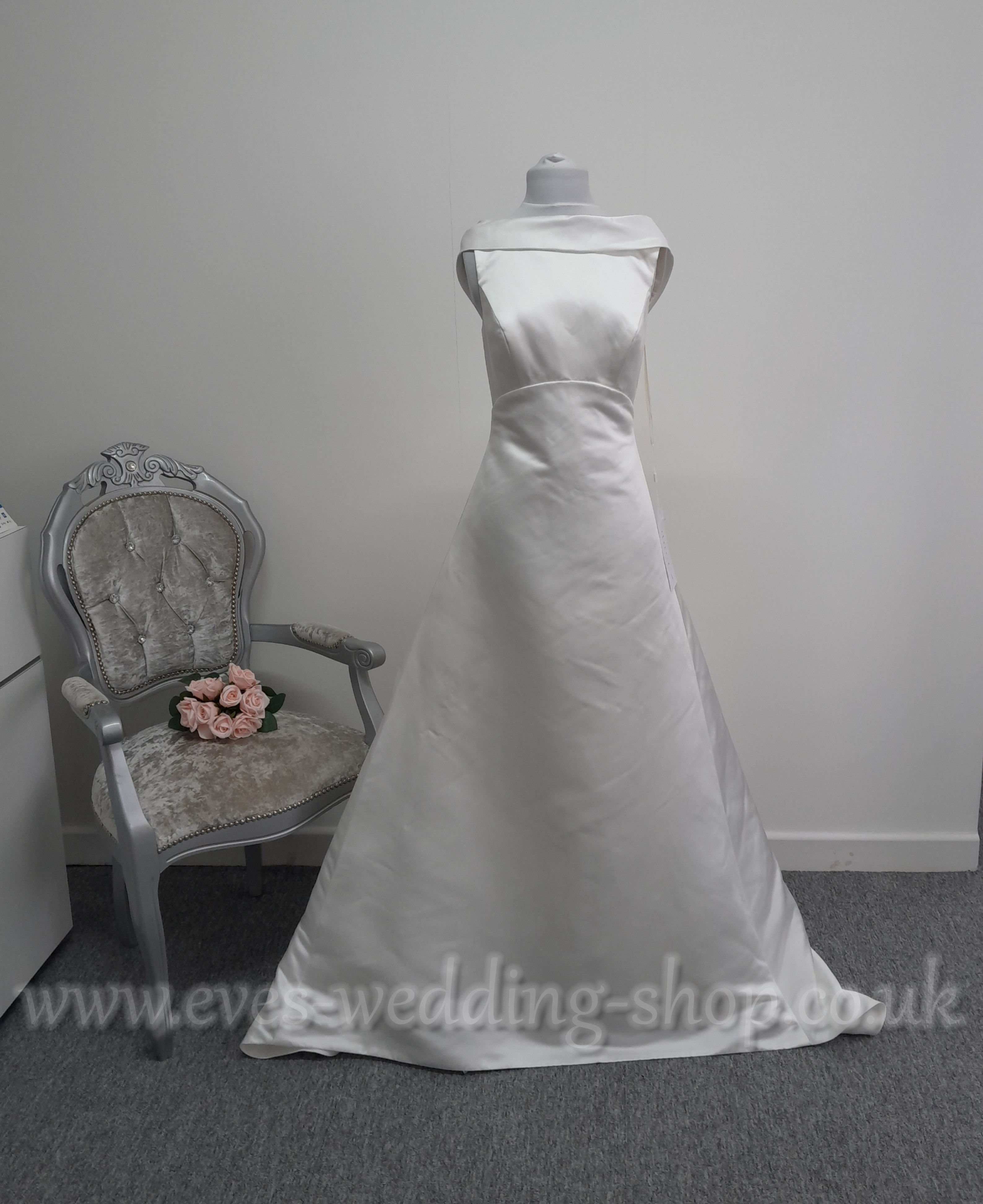 Amanda Wyatt ''Petunia'' boat neckline A-line wedding dress UK 12