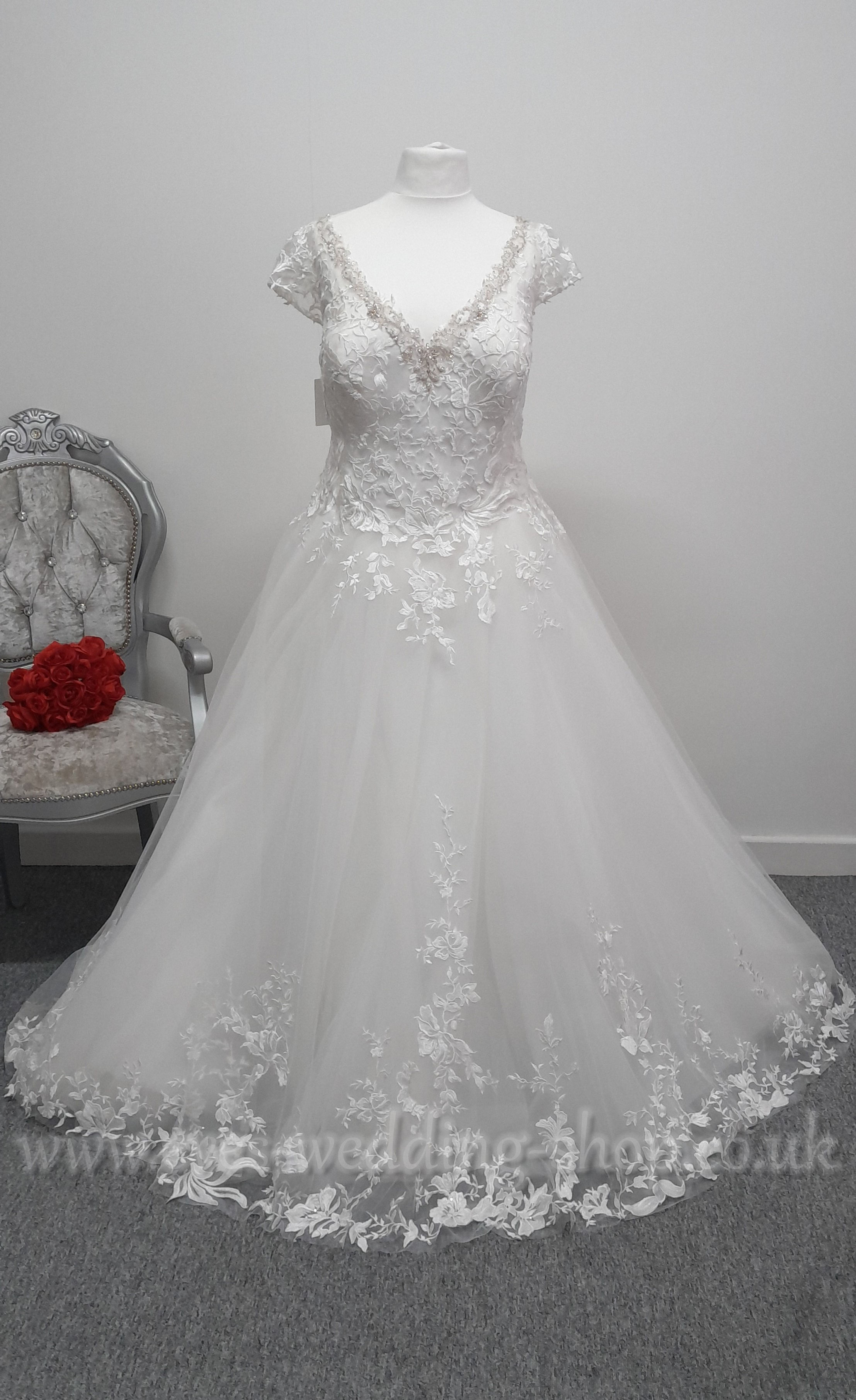 Envy by Phoenix ivory wedding dress with cap sleeves UK 24