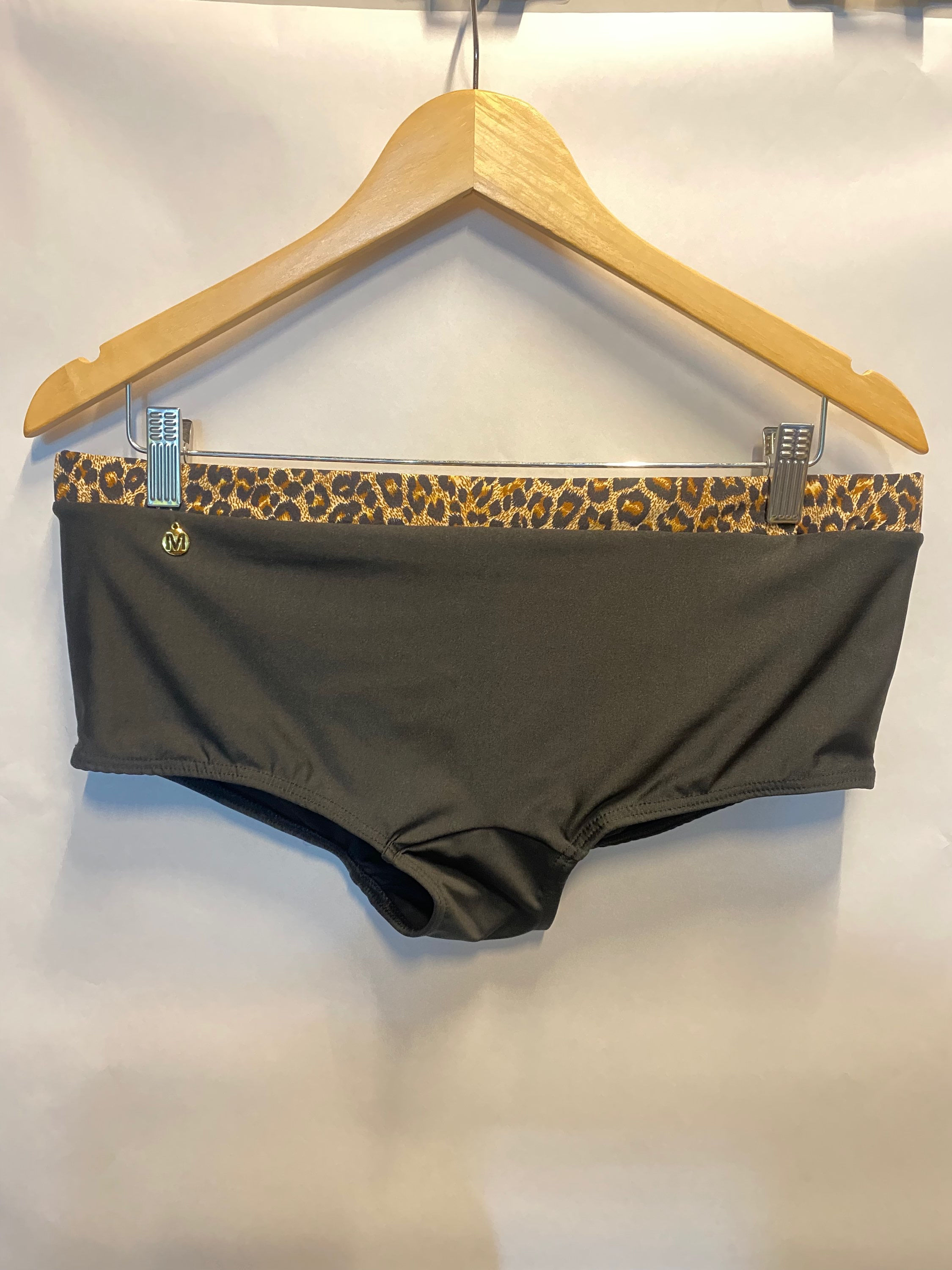 SUNGA BARRADA ONÇA | GREEN FRIDAY