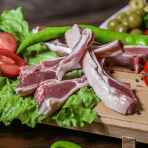 Kuzu pirzola ve şiş kesimleri, bolu et mangal için ideal