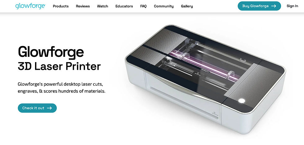 Glowforge'un ana sayfasından bir ekran görüntüsü; 3 boyutlu lazer yazıcısını ve "Glowforge'un güçlü masaüstü lazeri yüzlerce malzemeyi keser, kazır ve çizer" metnini gösteriyor.