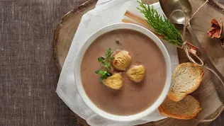 Kestane Çorbası Tarifi: Kremsi ve Besleyici Sonbahar Çorbası