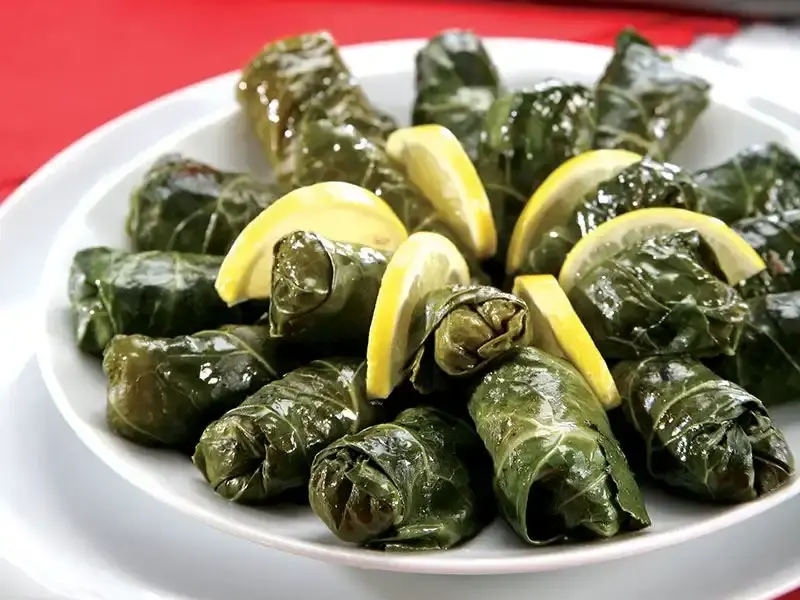 Bolu karalahana sarması — koyu yeşil karalahana yapraklarıyla hazırlanan geleneksel yöresel lezzet, İbrahiminyeri