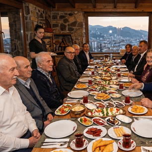 Ordu Milletvekili Mustafa Hamarat ve Türk Kızılay Kaynaşlı Huzurevi sakinleri, İbrahim'in Yeri Garden Restaurant'ta 3. geleneksel iftar programında bir arada. Bolu Dağı D100 Kaynaşlı Düzce.