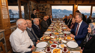 Ordu Milletvekili Mustafa Hamarat ve Türk Kızılay Kaynaşlı Huzurevi sakinleri, İbrahim'in Yeri Garden Restaurant'ta 3. geleneksel iftar programında bir arada. Bolu Dağı D100 Kaynaşlı Düzce.