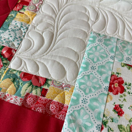 Feather with spine hand-guided quilting