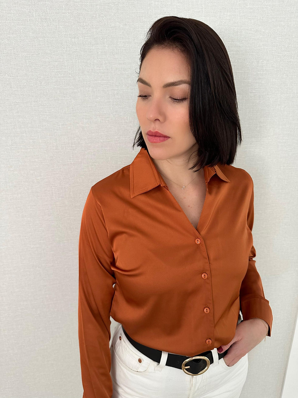 Thumbnail: BLUSA SATINADA CUELLO V