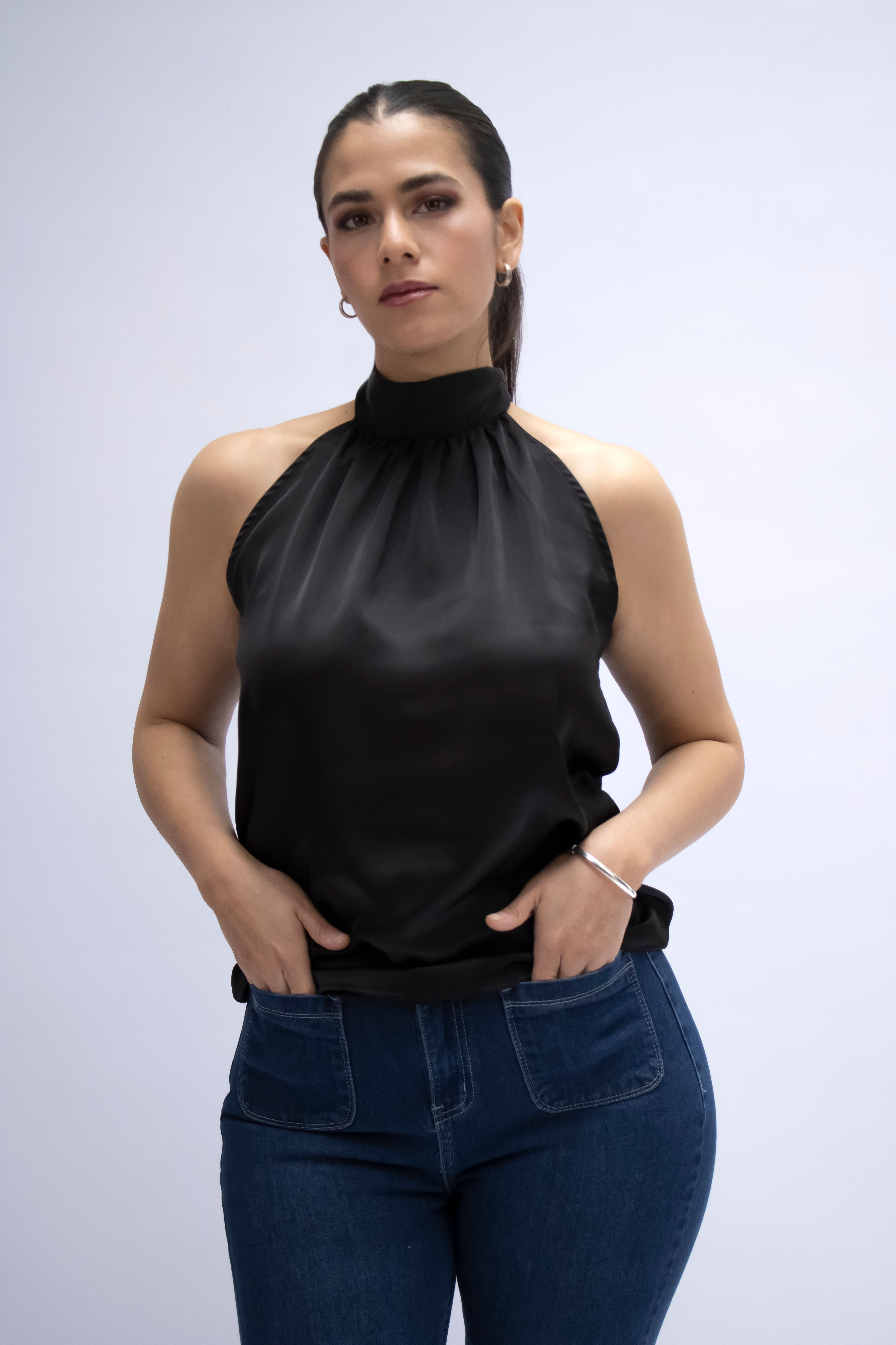 BLUSA HALTER SATINADO NEGRO