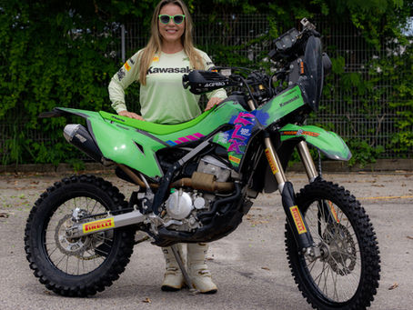 Moara Sacilotti e sua KLX300 prontas para o Rallyy RN1500