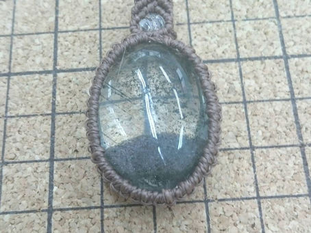 マクラメ編みのペンダント(ガーデンクオーツ)