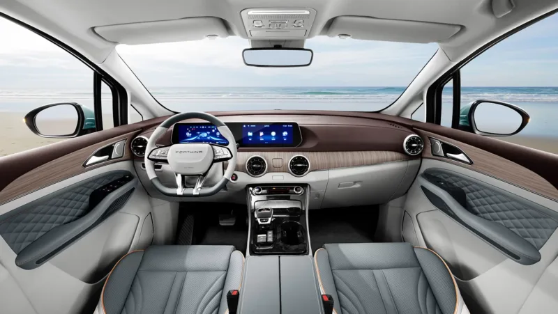u_tour_svetly_interier-800x451.webp