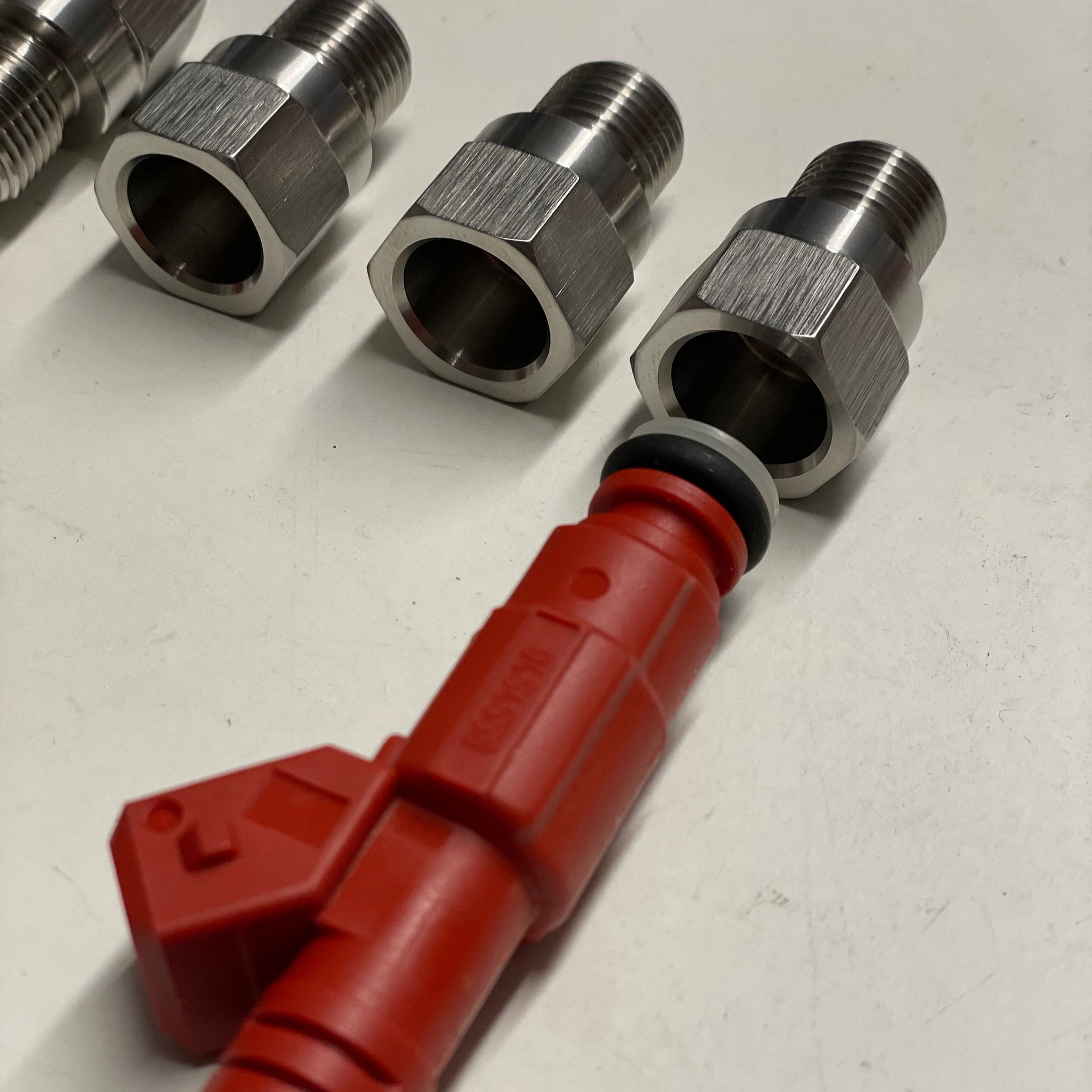 Injector boss screw 