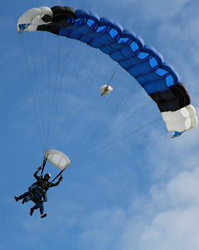Parachute bleu