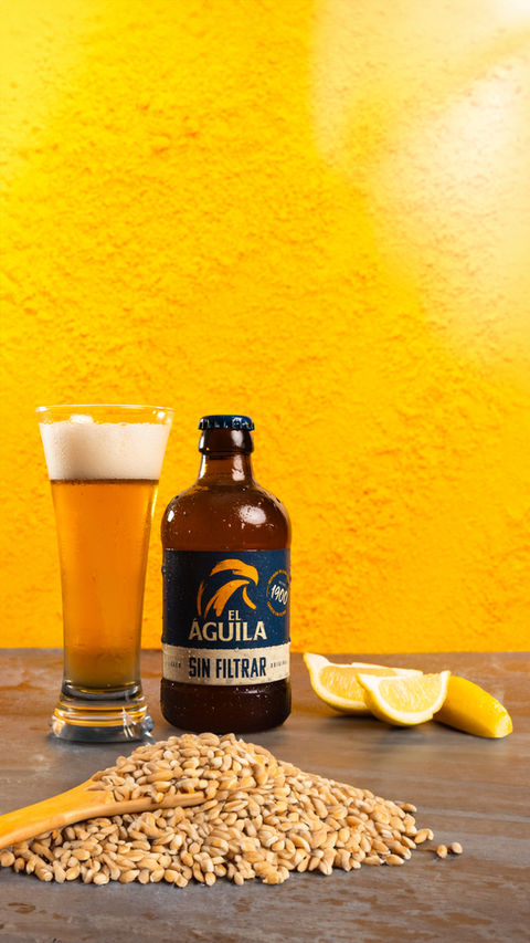 Cerveza artesanal con grano y limón, fotografía Barcelona
