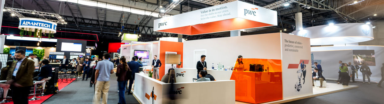 Stand corporativo en feria profesional, fotografía de eventos en Barcelona para empresas y marcas.