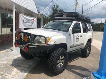 Nissan Xterra 4x4 lifted 