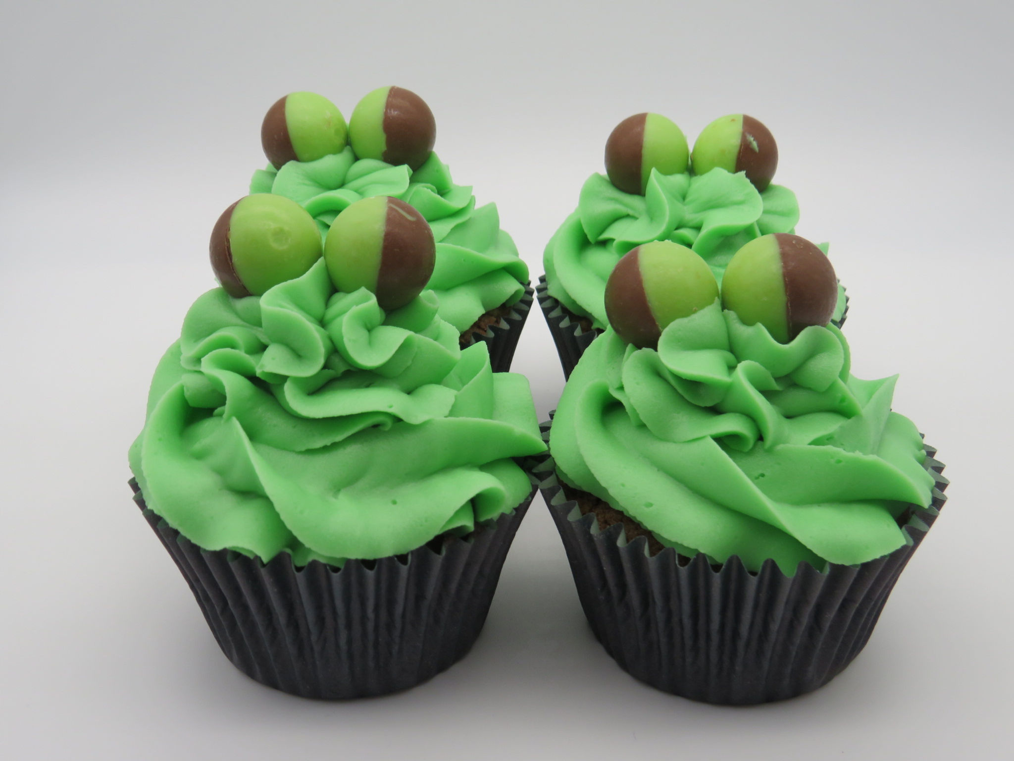 6 Mint Aero Cupcakes