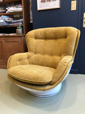 Réfection d'un fauteuil Karaté Chair de Michel Cadestin