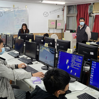 無人機空降校園,給孩子們一對翅膀飛向天際