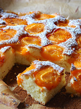 Easy Apricot Tray Cake