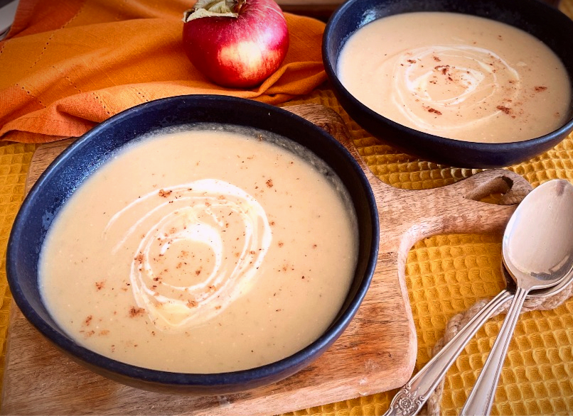 Parsnip and Apple Cream Soup is a beautifully warming and velvety soup, perfect for colder days! The sweetness of parsnips pairs wonderfully with the tartness of apples, and the hint of nutmeg adds a cozy, aromatic touch.