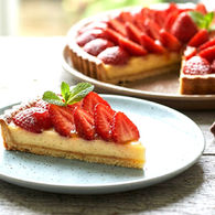 Tartă Clasică cu Căpșuni și Cremă fină de Vanilie (crème pâtissière)