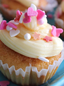 Vanilla Cupcakes with Buttercream Frosting