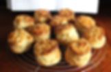 Scones tradiționale englezești, fragede și pufoase, cu interior moale și ușor untos. Perfecți pentru ceaiul de după-amiază, acești scone sunt delicioși serviți calzi, cu clotted cream, dulceață sau toppinguri preferate.