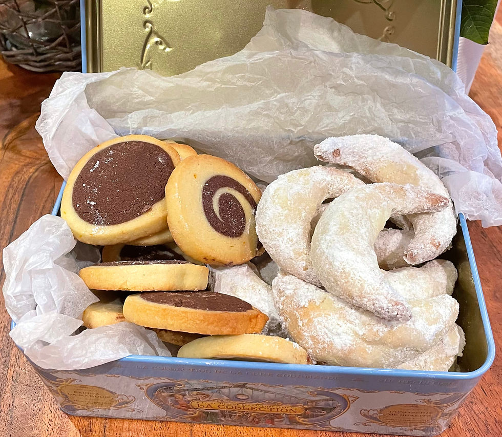 Classic Austrian Vanillekipferl: tender, buttery almond crescents infused with real vanilla and dusted in a sweet, fragrant vanilla sugar coating. Delicate, melt-in-your-mouth, and perfect for Christmas baking or gifting