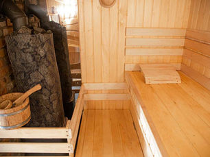 Custom Sauna vs Prebuilt Sauna: Which One Is Worth It?