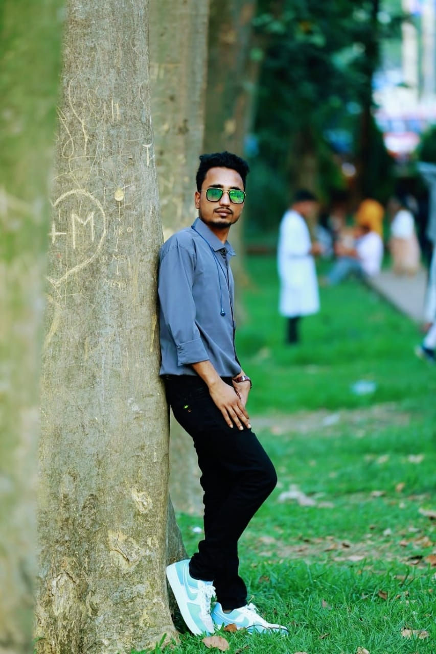 थंबनेल: Embroidered Denim Slim Fit Pant