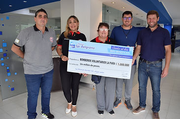 Donación bomberos voluntarios La Para.JPG