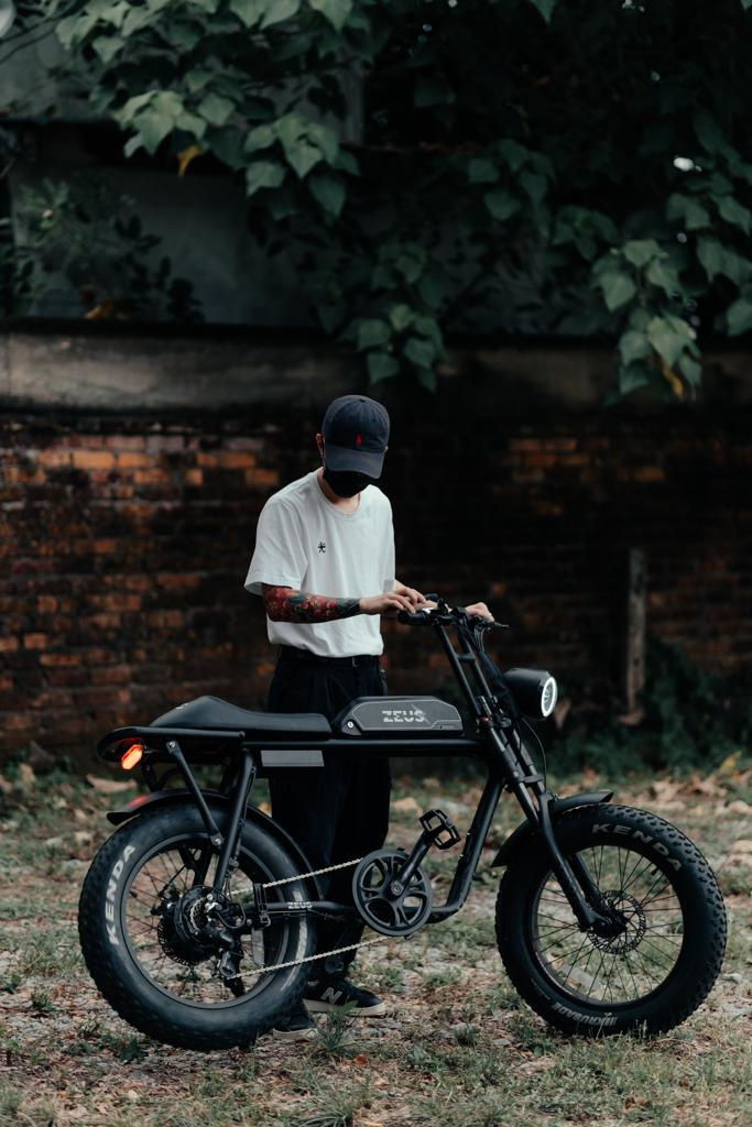 Thumbnail: ZEUS Alpha S Retro Seat