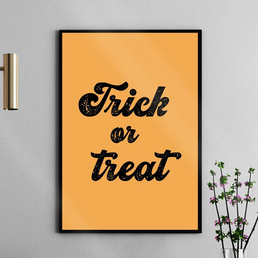 Imagem trick or treat, doce ou travessuras em português. Arte pronta para imprimir nas cores laranja e preto.