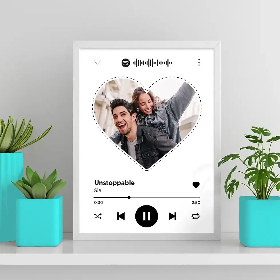 Arte digital para quadro decorativo para imprimir com foto em forma de coração com código de música do spotify fundo branco com preto  para decorar ou presentear