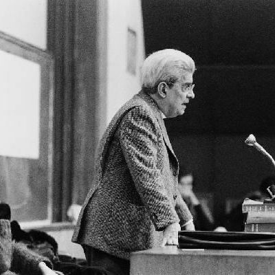 LACAN pregando.jpg