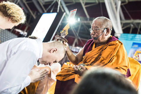 Photograph from Russia - Loving Eyes — Ulan-Ude, Buryatia, Russia — July 2017 — photograph by Tokpa Korlo