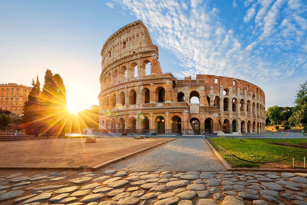colosseum-in-rome-and-morning-sun,-italy