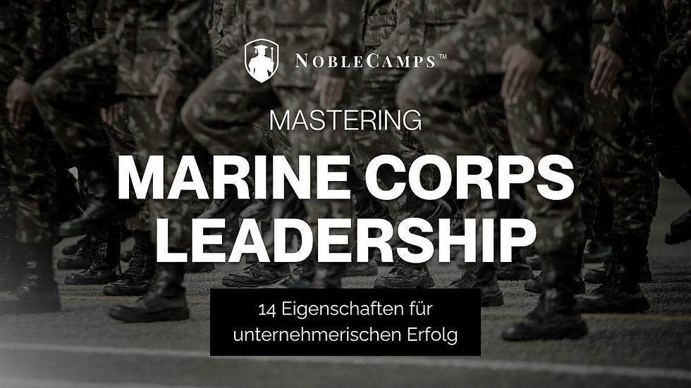 Soldaten marschieren in Tarnuniformen. Text: „NobleCamps: Mastering Marine Corps Leadership – 14 Traits for Corporate Success." Fokus auf Disziplin.